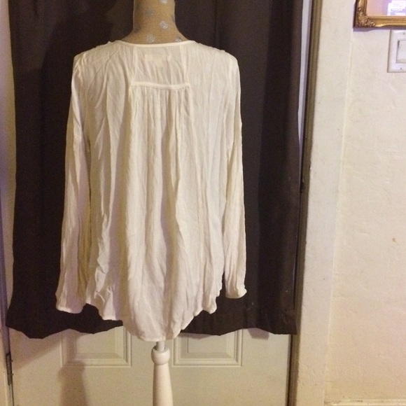 Pretty Embroidered Bohemian Top - Picture 2 of 4