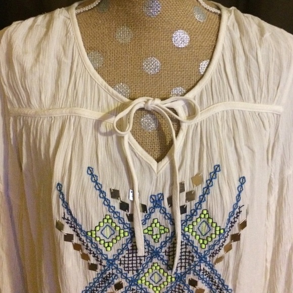 Pretty Embroidered Bohemian Top - Picture 4 of 4