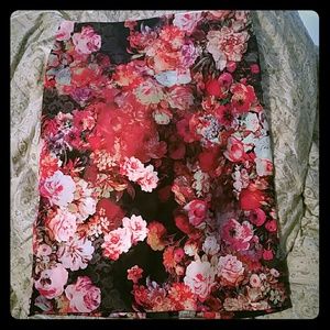 Gorgeous floral pattern pencil skirt