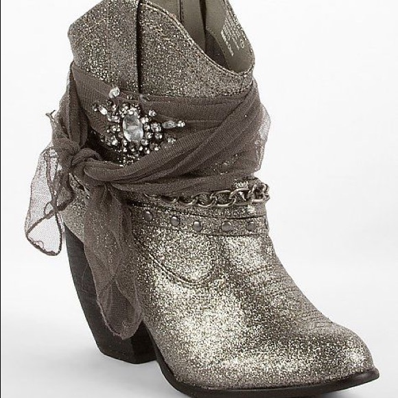 Toot toot glitter boots