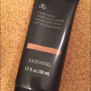*Brand New* Sheet Finish Tinted Moisturizer
