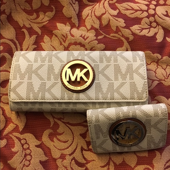 Michael Kors Handbags - Michael kors