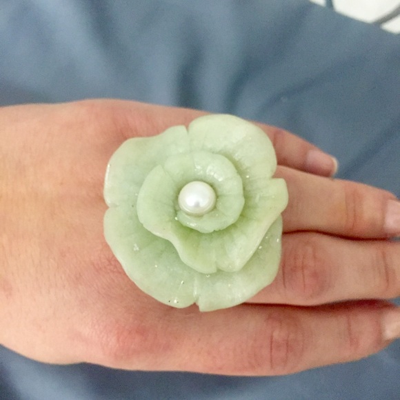 Ceramic flower ring with pearl