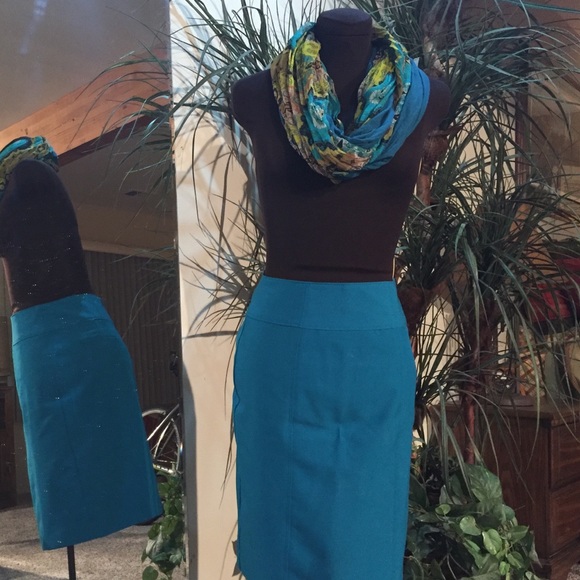 Classic and fun teal pencil skirt.