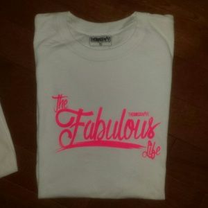 THE BOSS WIFE SIGNATURE TEE