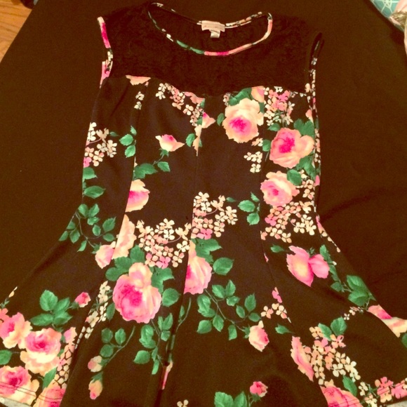 Black and pink flowered peplum with lace shirt