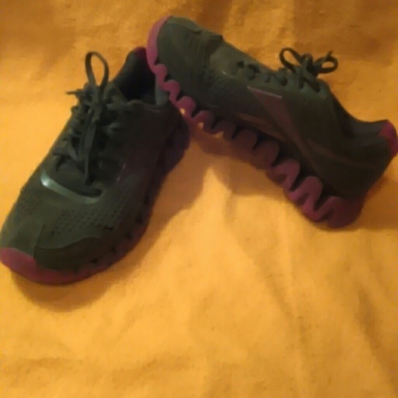 Running/walking shoes