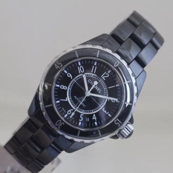 CHANEL Jewelry - Chanel J12 Ceramic Black box and papers 38mm