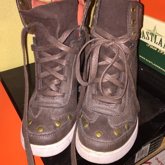 Report sneaker with heels