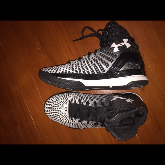 Under Armour Clutch Fit Drive Basketball Shoes - Picture 2 of 4
