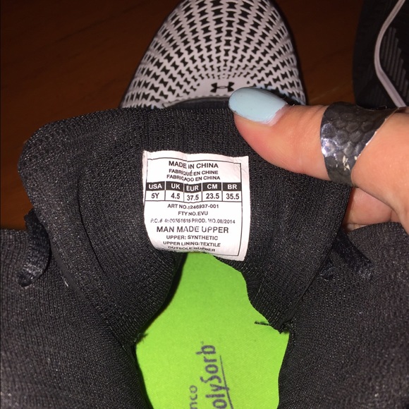 Under Armour Clutch Fit Drive Basketball Shoes - Picture 4 of 4