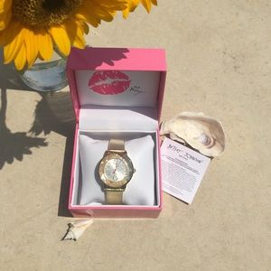 Betsey Johnson. Loose Gold Crystal Bezel Watch