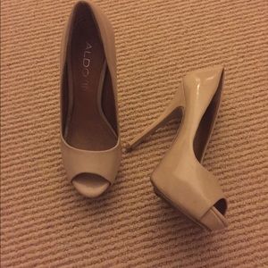ALDO 5 inch nude peep toe pumps size 6