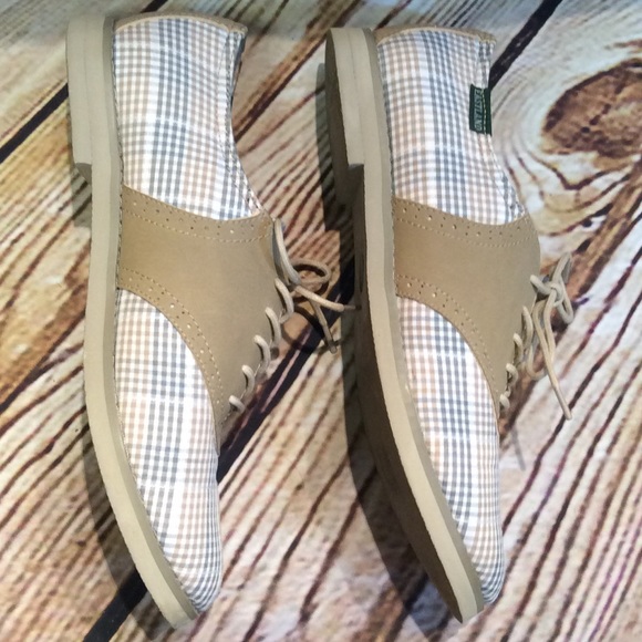 SOLD Eastland Women's Sadie Classic Oxfords - Picture 2 of 4