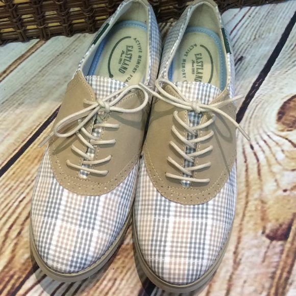 SOLD Eastland Women's Sadie Classic Oxfords - Picture 3 of 4