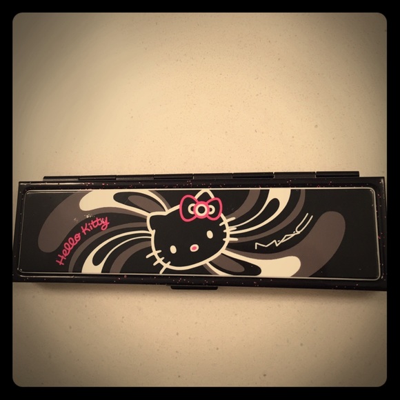 MAC x Hello Kitty eye shadow 4: too dolly - Picture 1 of 4