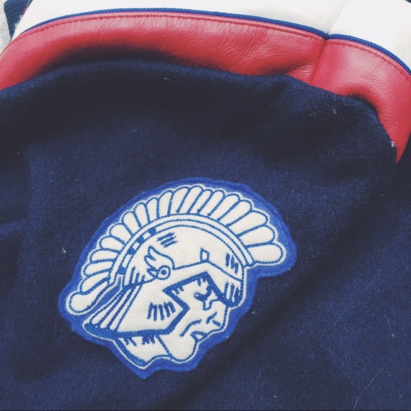 SOLD: VINTAGE varsity jacket ! - Picture 2 of 3