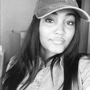 Meet your Posher, Devyn