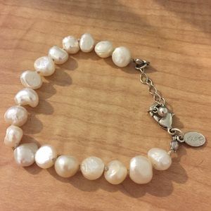 American eagle faux pearl bracelet