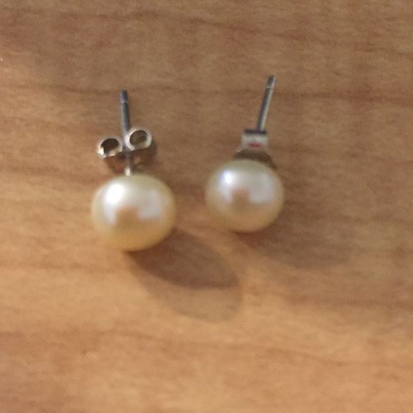 Freshwater pearl earrings