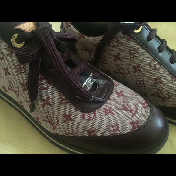 Louis Vuitton - Picture 2 of 2