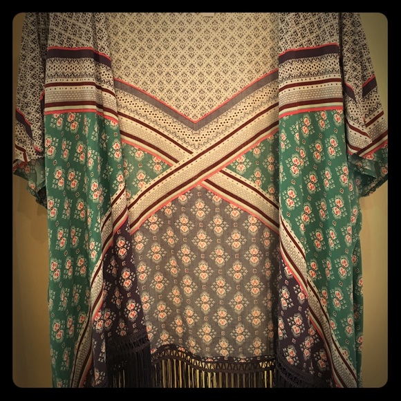 NWT: Victoria's Secret Kimono w Fringed Bottom