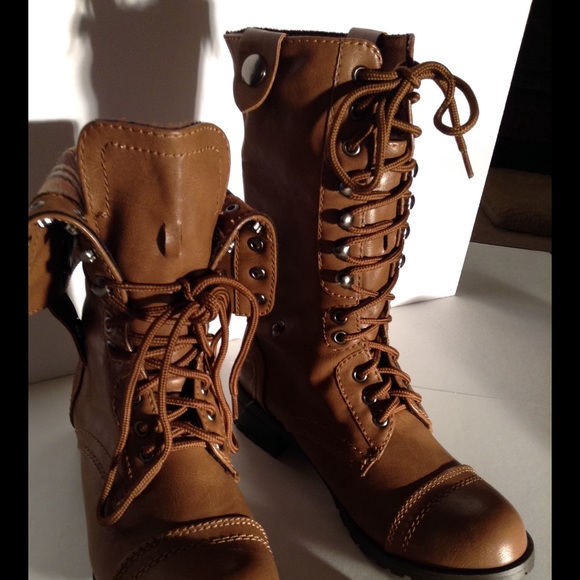 🎉HOST PICK🎉  PLAID FOLD OVER COMBAT BOOTS - Picture 3 of 4