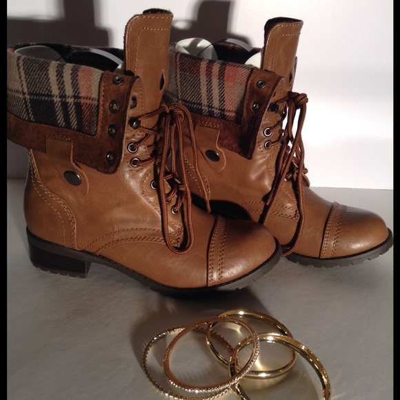 🎉HOST PICK🎉  PLAID FOLD OVER COMBAT BOOTS - Picture 2 of 4