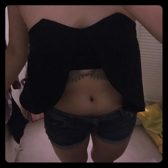 Black high low crop top 💕🏝