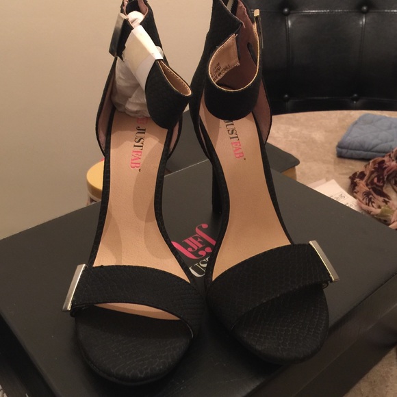 Black snake skin lookin heels