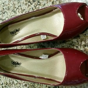Glossy red heels NWOT
