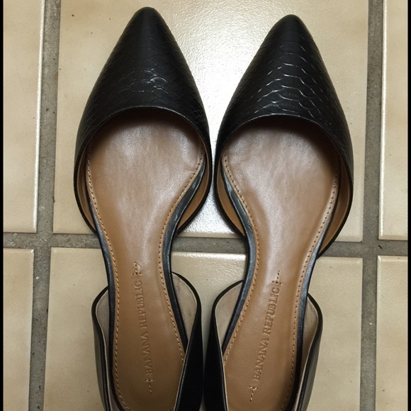 Pointed leather flats