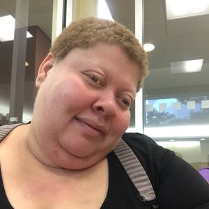 Meet your Posher, Adrienne