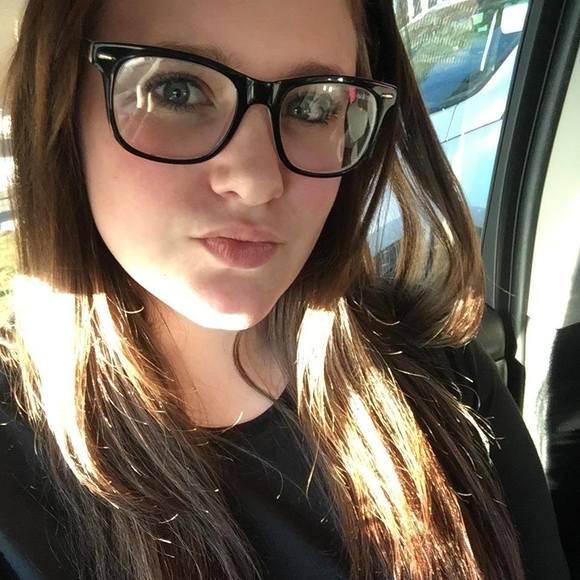 Meet your Posher, Kailey - Picture 1 of 1