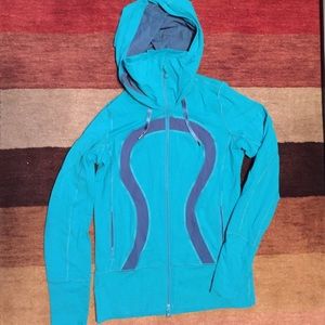 Lulu cold weather turquoise running top.