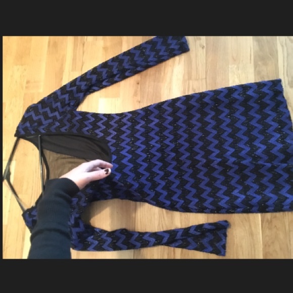 DONATED TO GOODWILL- Deep V /Long Sleeve Dress - Picture 3 of 4