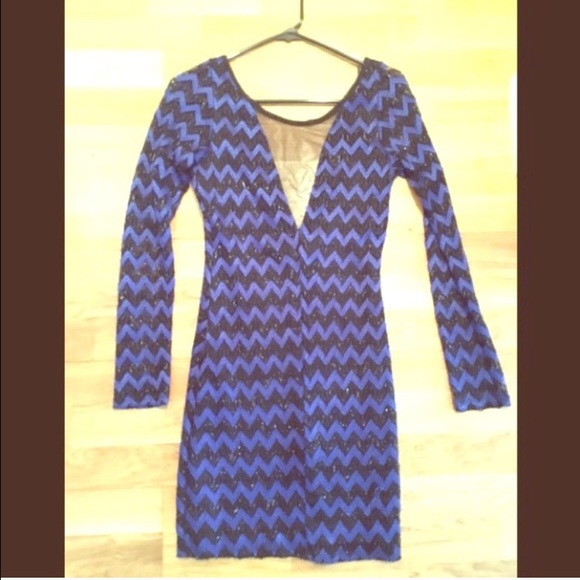 DONATED TO GOODWILL- Deep V /Long Sleeve Dress - Picture 4 of 4