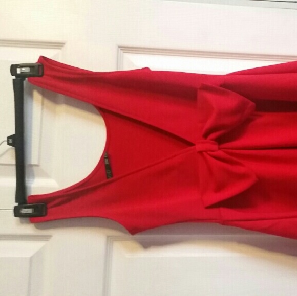 Red thigh high bow back dress - Picture 2 of 3