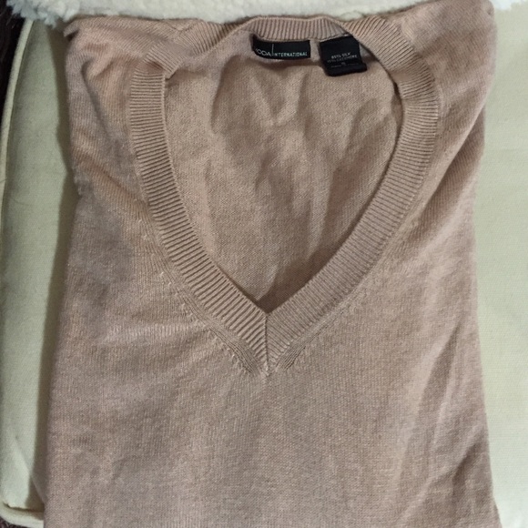 NWOT Moda International silk, cashmere sweater S
