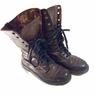 DrMartens size 9 tall boots