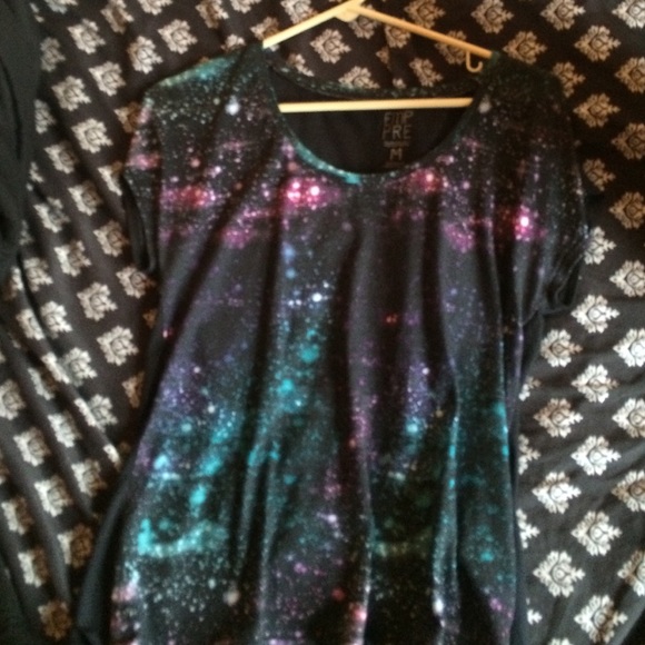 Zumiez top