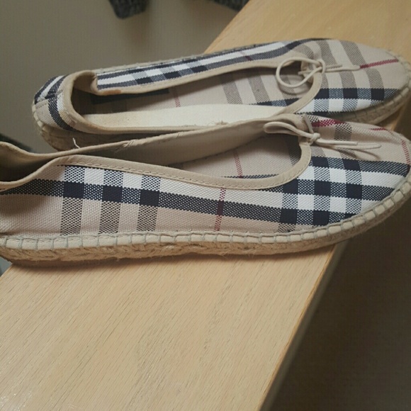 Never worn Burberry espadrille flats