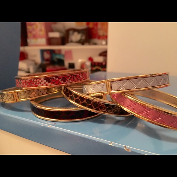 FREEBIE W/ $10+ PURCHASE: 1 Bangle Bracelet