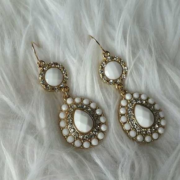 Lovely Earrings NOWT - Picture 2 of 4