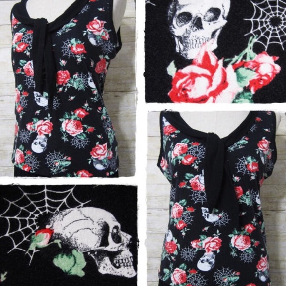 🚫SOLD🚫Skulls & Roses Retro top - Picture 2 of 3