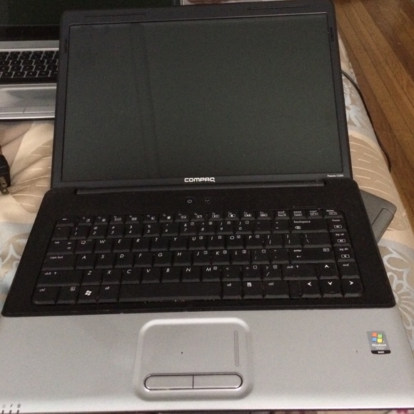 Compac laptop - Picture 2 of 3