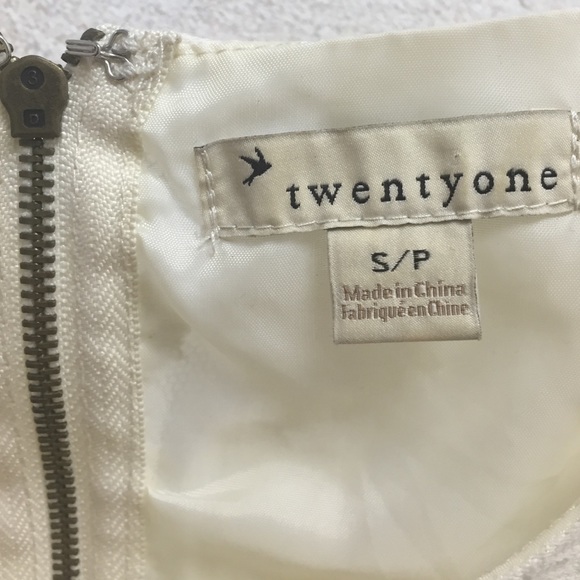 Lace dress from Forever 21 - Picture 2 of 4