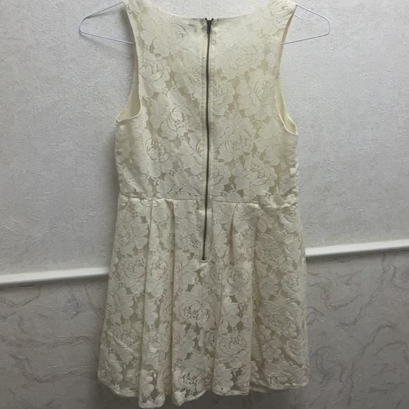 Lace dress from Forever 21 - Picture 3 of 4