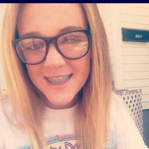 Meet your Posher, Holly