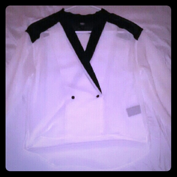 Black and white cropped dress shirt